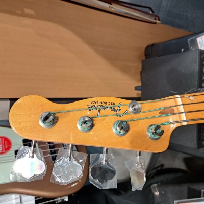 Fender American Vintage Series 54 P-Bass 3